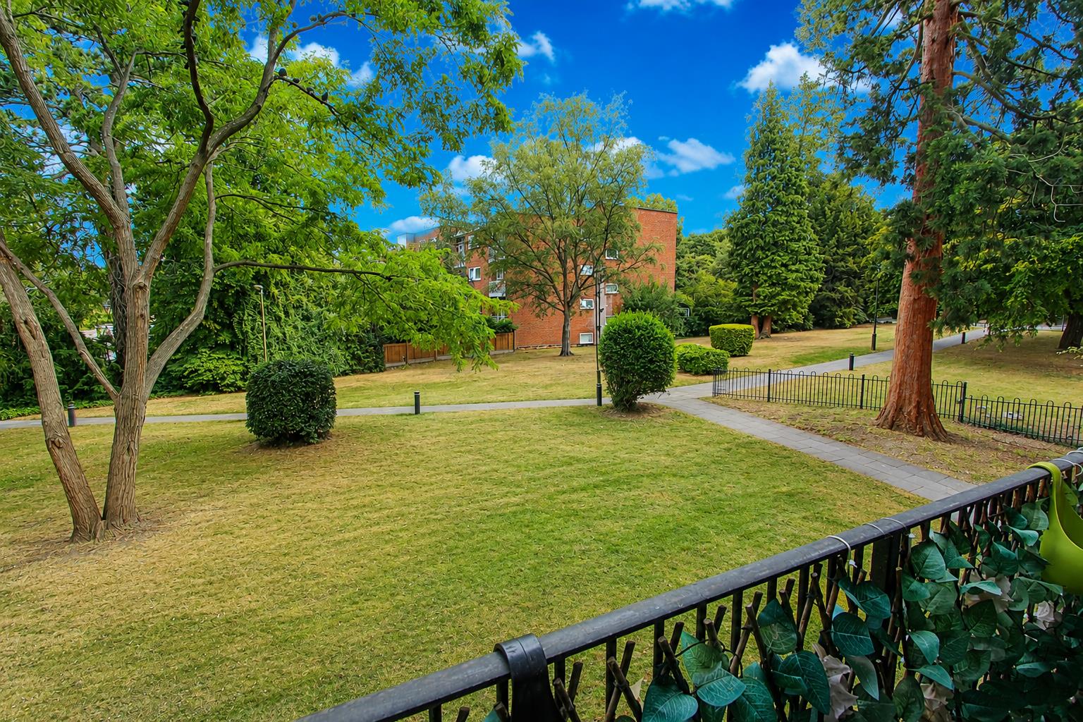 1 bed property in Westmoreland Drive, Sutton